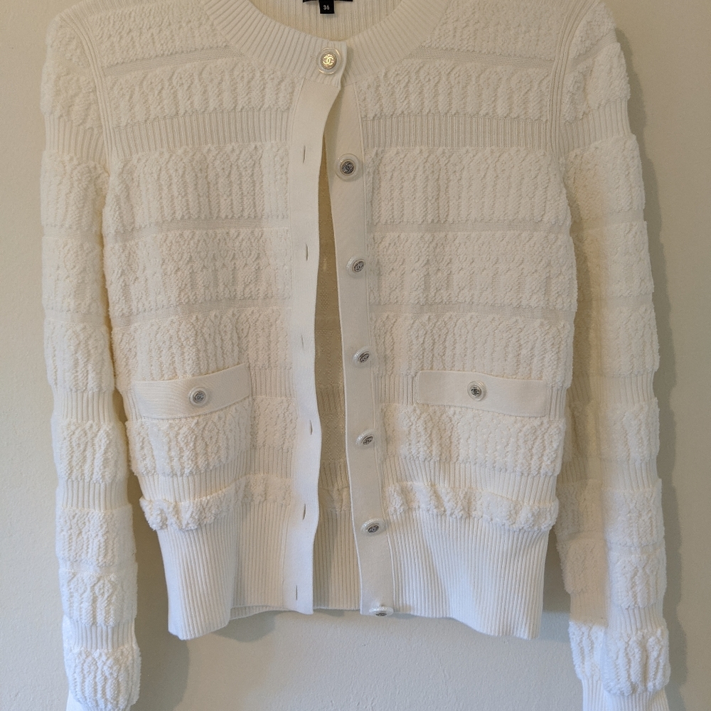 CHANEL 2019 Fall White CC Cardigan 36